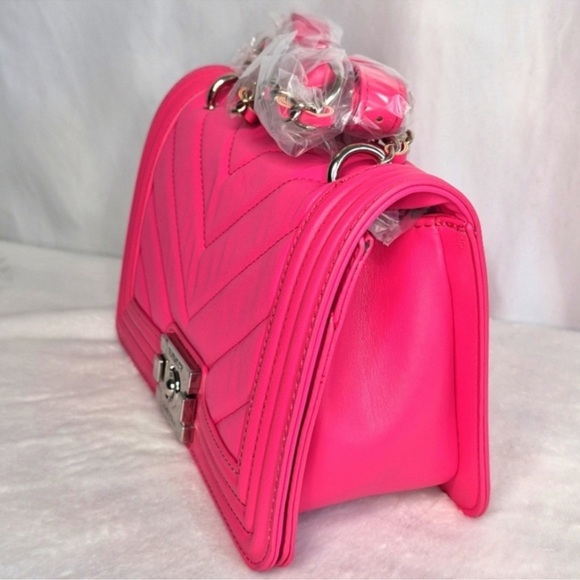 Badgley Mischka Hot Pink Chevron Crossbody Bag NWT Vegan Leather - Picture 4 of 12